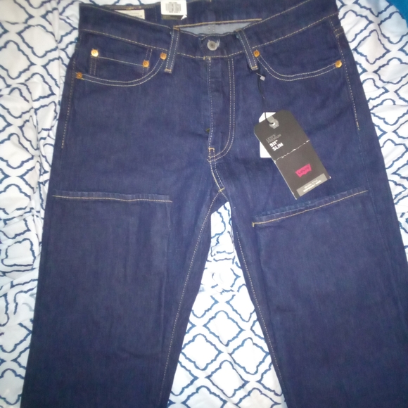 Levis 31x32 - Picture 3 of 3